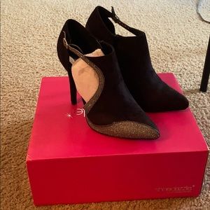 NWB Shoe Dazzle Black and Sparkly Cut-Out Booties